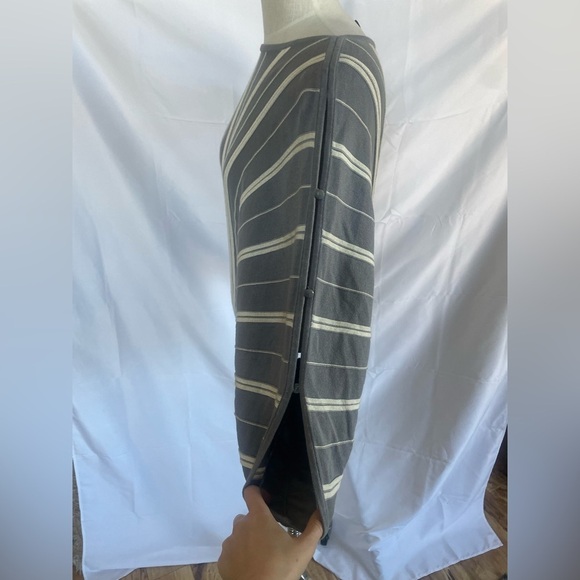 Gray and White Striped Sweater size 14/16W Lane Bryant - Picture 4 of 7